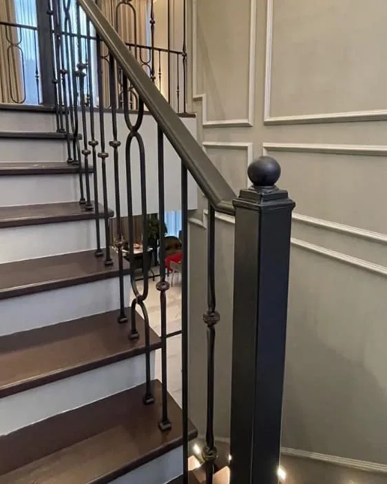 Stair railing design