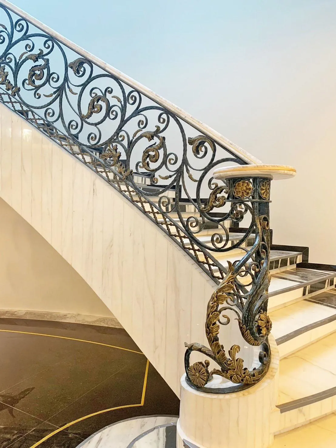 บันไดวนเหล็ก