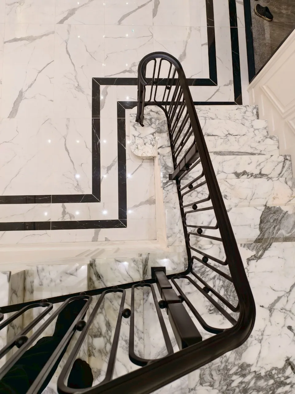 บันไดเหล็กโมเดิร์น