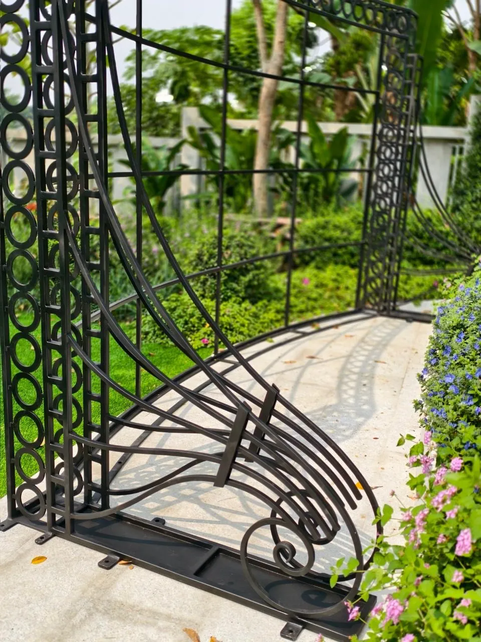 หลังคาหน้าบ้านไม่มีเสา