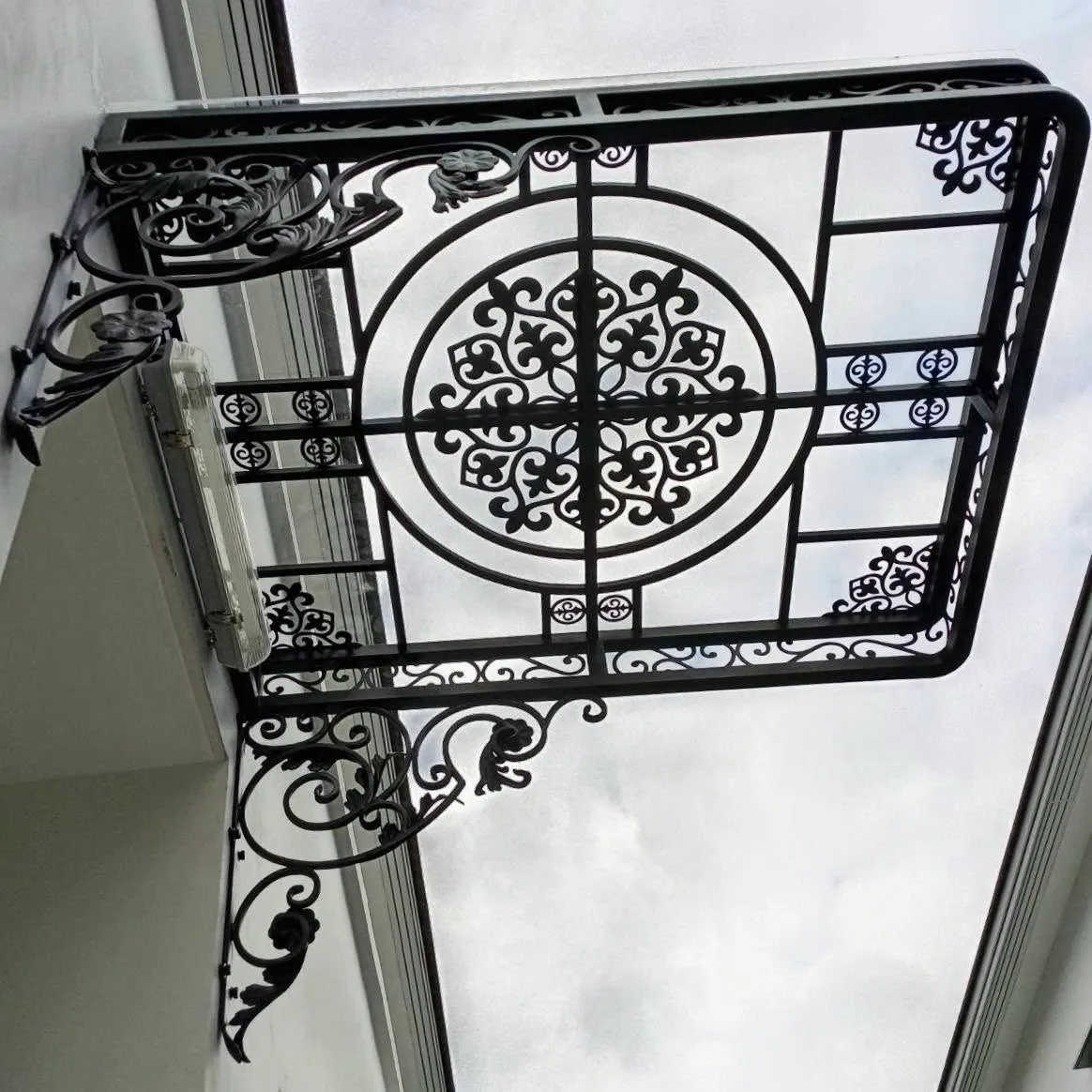 กันสาดหน้าบ้าน